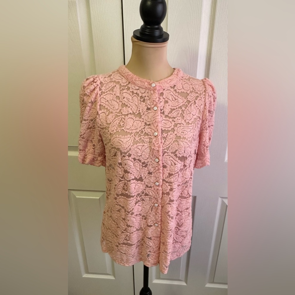 Chic Lace Button-Up Blouse in Soft Pink